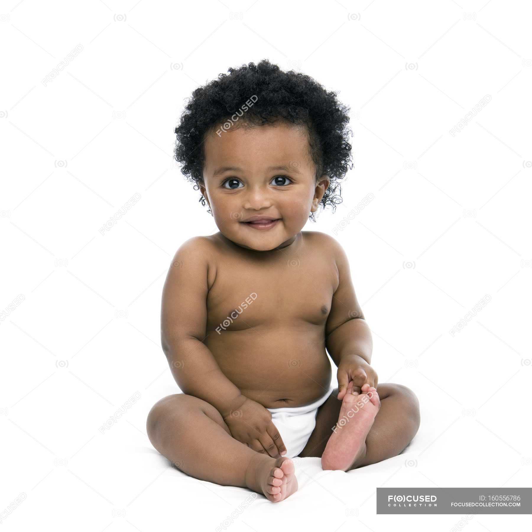 Divertimento Afro-americano Pequeno Da Menina Com Telefone Foto de Stock -  Imagem de alegre, bebê: 37357280