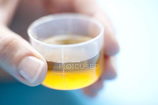 Close-up of female hand holding dose of medicine. — Stock Photo
