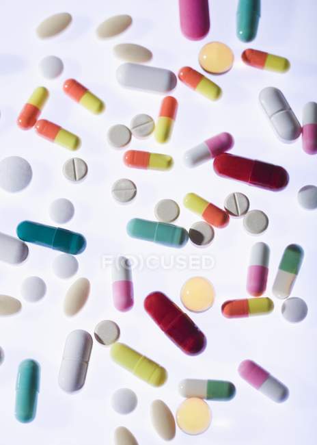 Différentes pilules assorties — Photo de stock