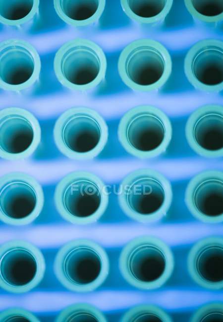 Close-up da bandeja de amostra multiwell vazia . — Fotografia de Stock