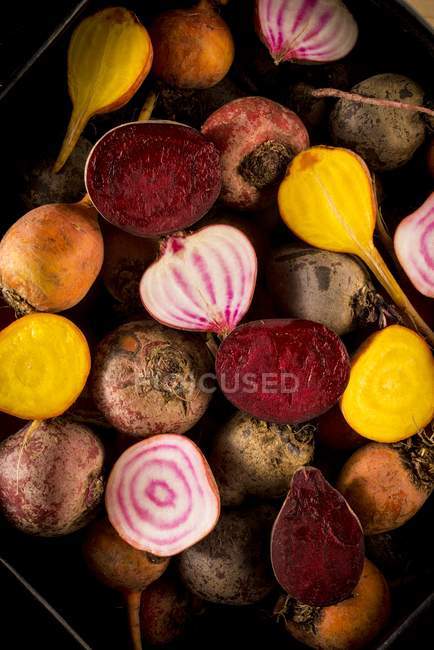 Fresh beetroots and red onions. — Stock Photo