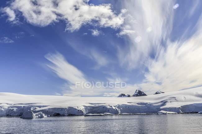 Formação dramática de nuvens cirrus, Antártida . — Fotografia de Stock