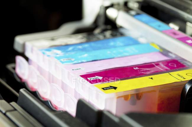 Close-up de cartucho de impressora a cores . — Fotografia de Stock