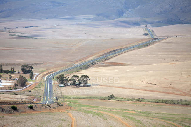 Estrada nacional na região de Overberg, na África do Sul, perto de Caledon . — Fotografia de Stock