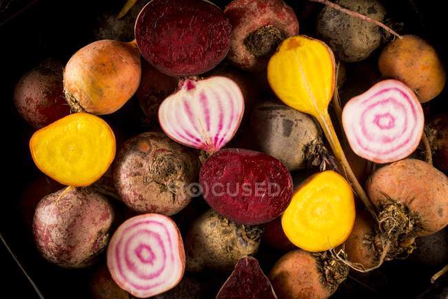 Barbabietole e cipolle rosse fresche . — Foto stock