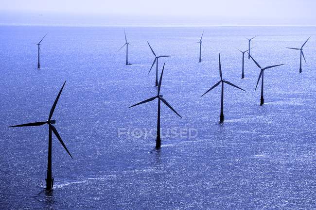 Windkraftanlagen eines Windparks in der Nordsee, England. — Stockfoto