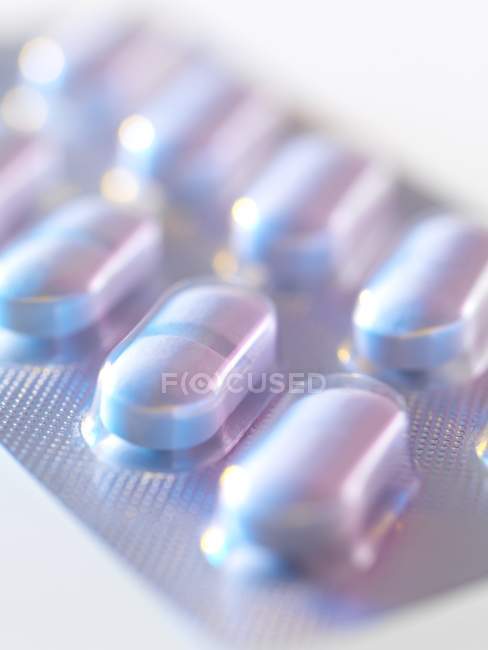 Comprimidos antibióticos en blíster, primer plano . - foto de stock