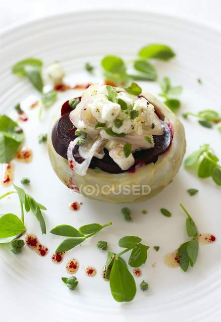 Healthy meal of poached artichoke heart with beetroot, feta and oregano salad. — Stock Photo