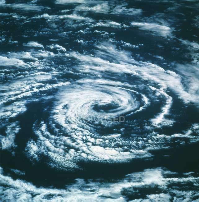 Супутниковий знімок спіраль кругової хмари. — стокове фото
