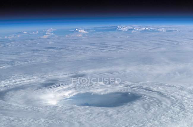 Image satellite de l'œil de l'ouragan Isabel au-dessus de l'océan Atlantique . — Photo de stock