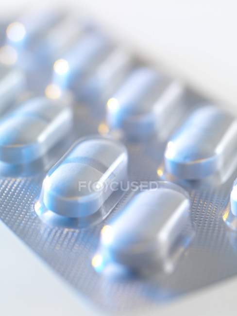 Antibiotika-Tabletten in Blisterverpackung, Nahaufnahme. — Stockfoto