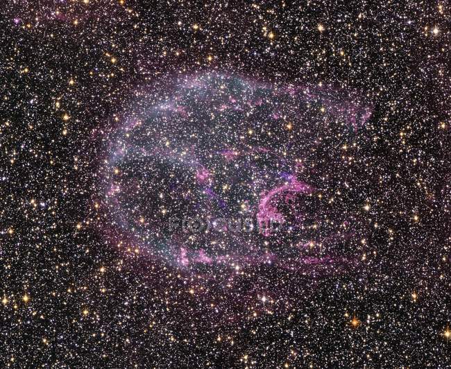 Resto de supernova N132D, rayos X combinados e imagen óptica
. - foto de stock