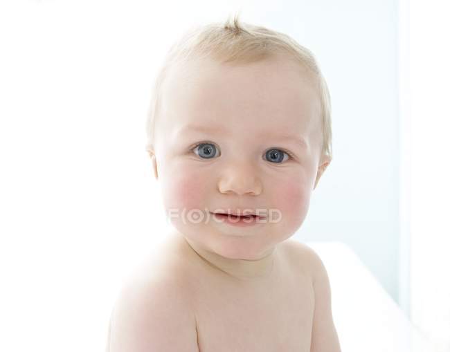 Портрет малюка на білому тлі . — стокове фото