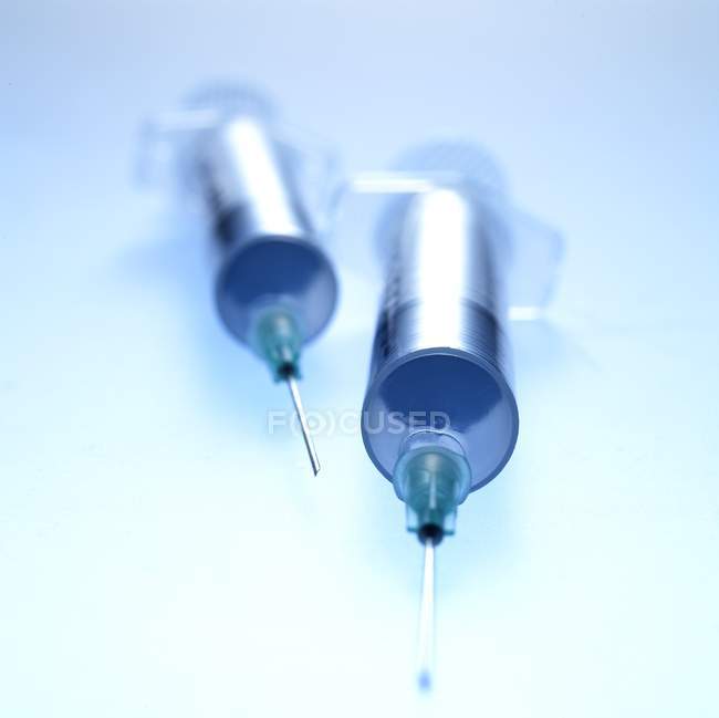 Medizinische Spritzen mit hypodermitischen Nadeln. — Stockfoto