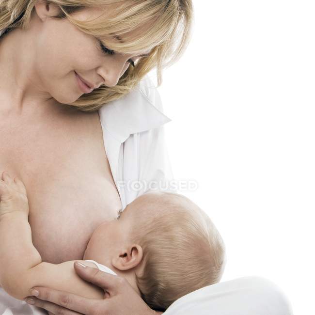 Primo piano del bambino in allattamento al seno materno
. — Foto stock