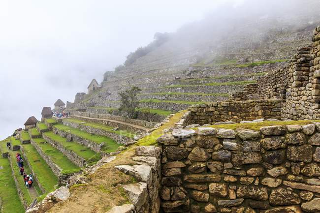 Vista das ruínas antigas de Machu Picchu durante o dia, Peru . — Fotografia de Stock