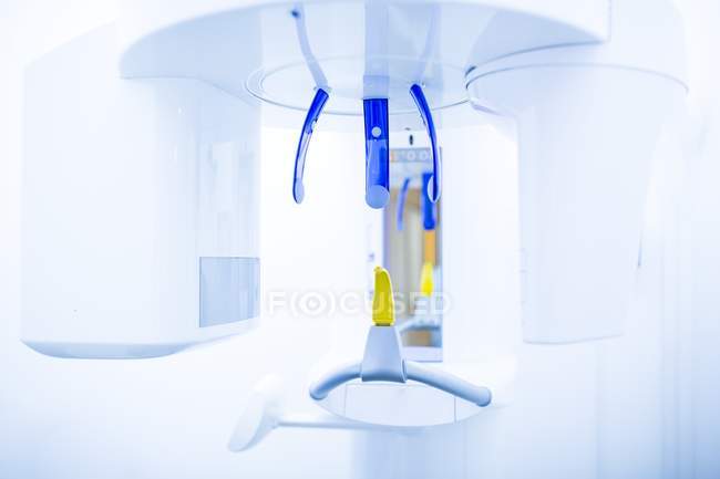 Macchina a raggi X dentale in clinica, primo piano . — Foto stock