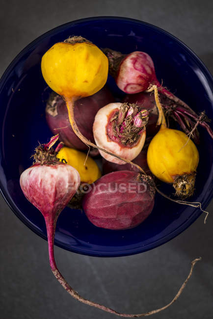 Heritage beetroots vegetables in bowl. — Stock Photo