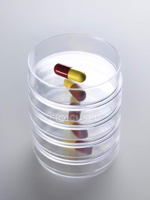 Investigación farmacéutica y pruebas clínicas - foto de stock