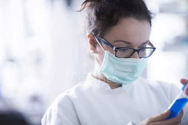 Female scientist working with test tube. — Stock Photo