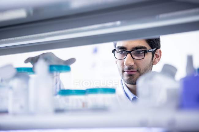 Male laboratory assistant wearing glasses. — Stock Photo