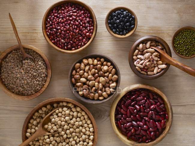 Pulses in wooden bowls, overhead view. — Stock Photo