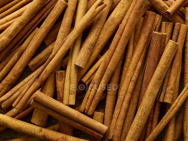 Studio shot of cinnamon sticks, full frame. — Stock Photo