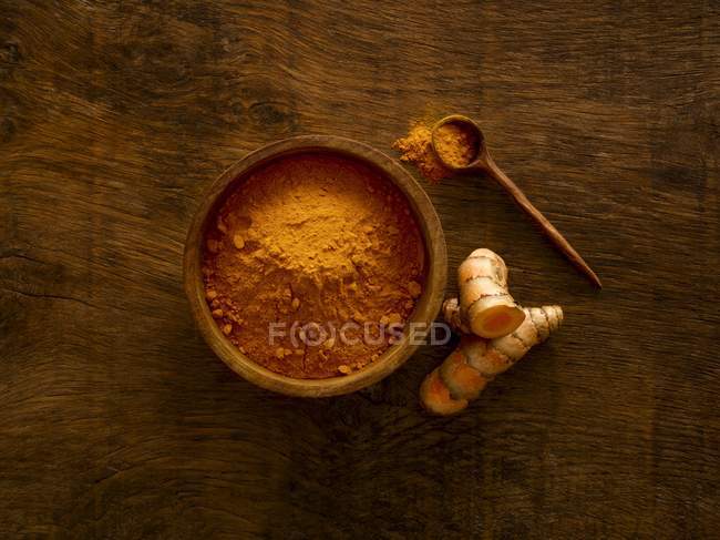 Turmeric root and powder, studio shot. — Stock Photo