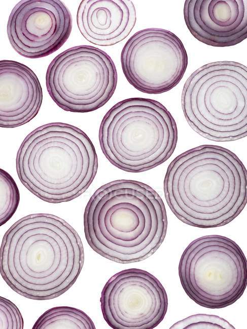 Red onion slices on white background. — Stock Photo