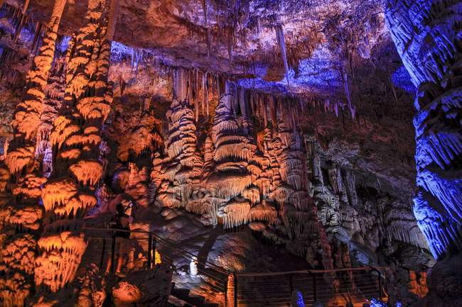Corais de cavernas na Reserva Natural da Caverna de Sorek Stalactite em Judean Hills, Beit Shemesh, Israel . — Fotografia de Stock