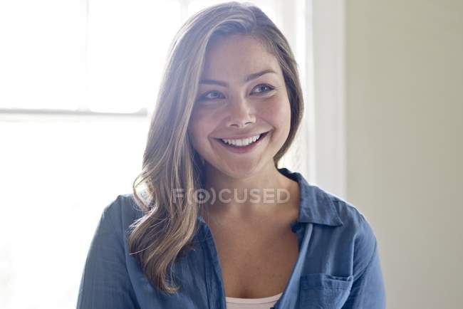 Portrait of smiling woman looking away. — Stock Photo