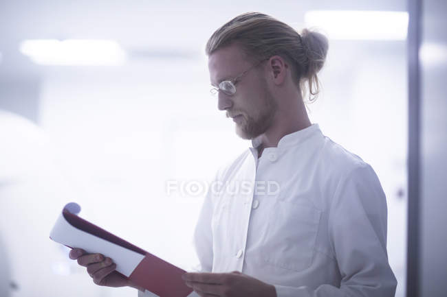 Radiologist checking notes in radiology room. — Stock Photo