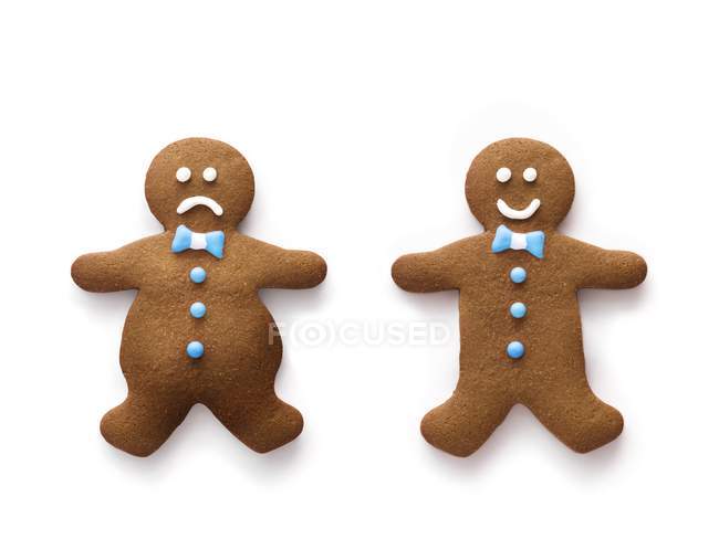 Obese and healthy gingerbread men on white background. — Stock Photo