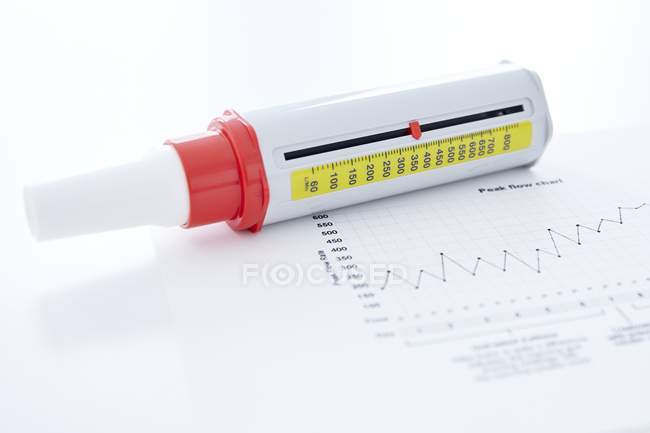 Peak flow meter and chart against white background. — Stock Photo