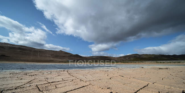 Barro agrietado, seco, Islandia . - foto de stock