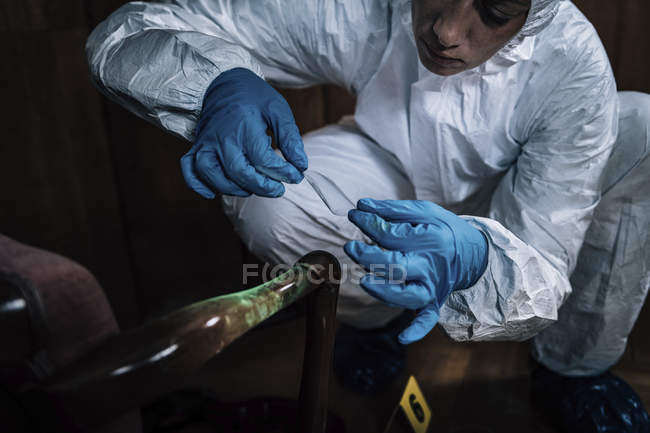 Forensics expert getting fingerprints with tape at crime scene. — Stock Photo