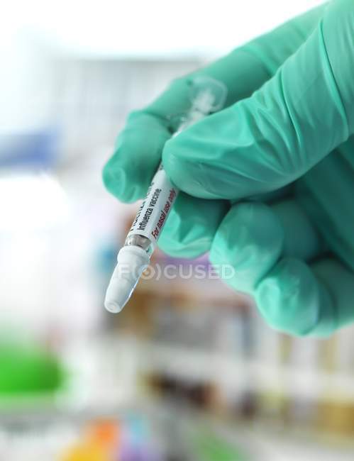 Close-up of doctor holding prepared influenza nasal vaccine. — Stock Photo