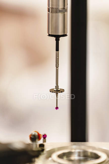 Precision measuring machine in modern industrial factory . — Stock Photo