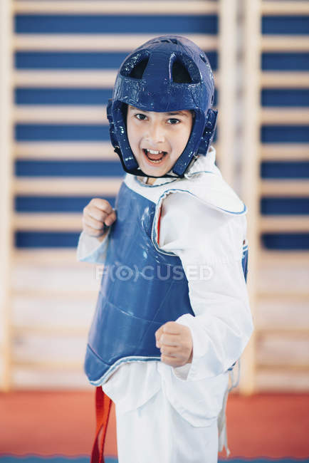Portrait of boy in Taekwondo fighting stance. — Stock Photo