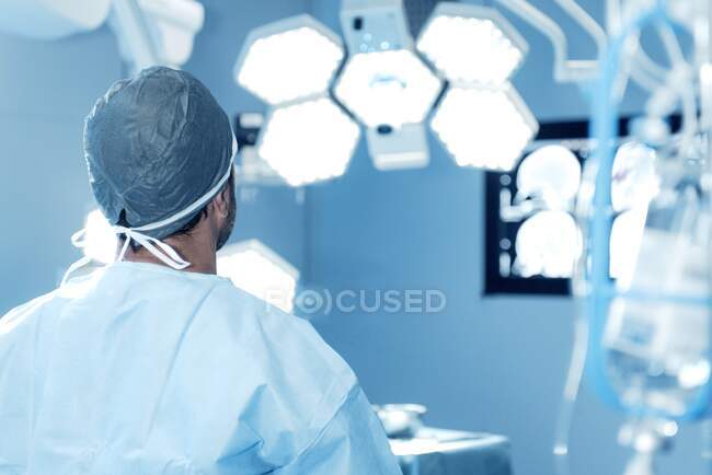 Surgeon in operating theatre. — Stock Photo