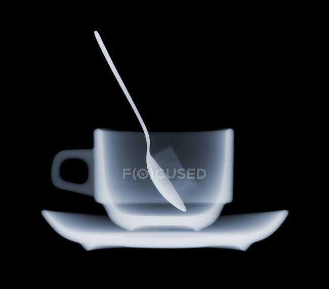 Кофейная чашка, ложка и два сахара, рентген — стоковое фото