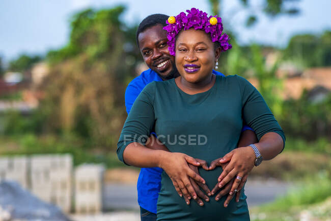 Expectant couple, colorful image — Stock Photo
