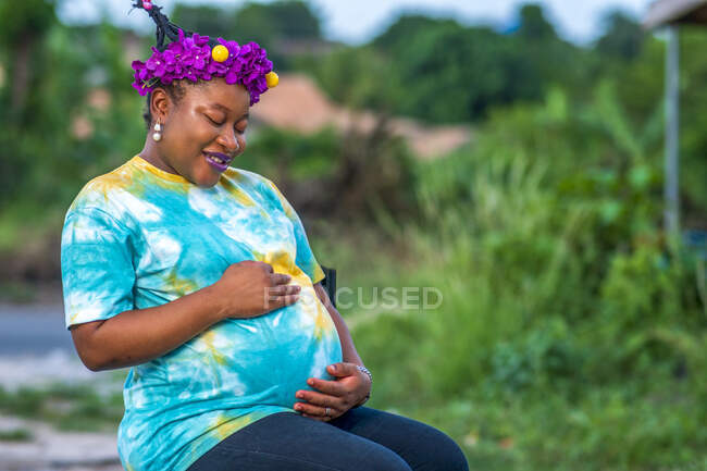 Glückliche Schwangere, buntes Bild — Stockfoto