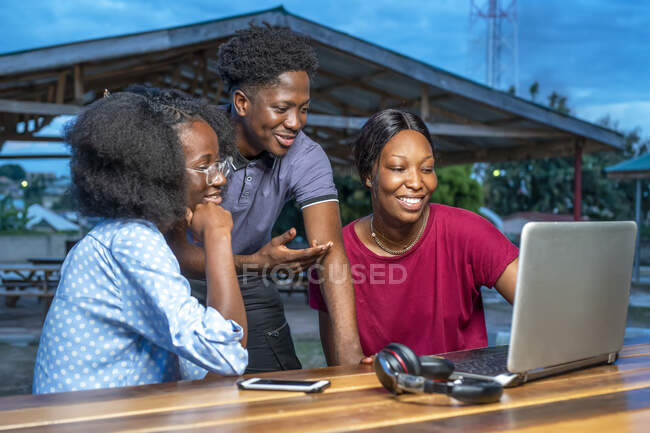 Friends using laptop computer. — Stock Photo