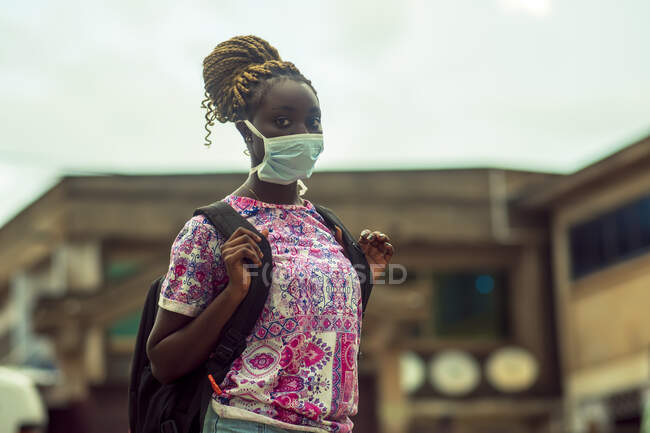Young woman wearing face mask. — Stock Photo