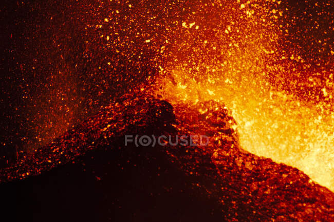 Vulkan Eyjafjallajokull, Island, 2010. Obwohl für Vulkanausbrüche relativ klein, verursachte dieser Ausbruch im April 2010 über einen Zeitraum von zunächst sechs Tagen enorme Störungen des Flugverkehrs in West- und Nordeuropa. — Stockfoto