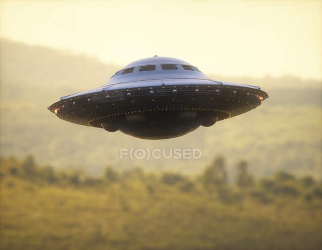 Illustrazione di un UFO gravitante su una foresta e catene montuose. — Foto stock
