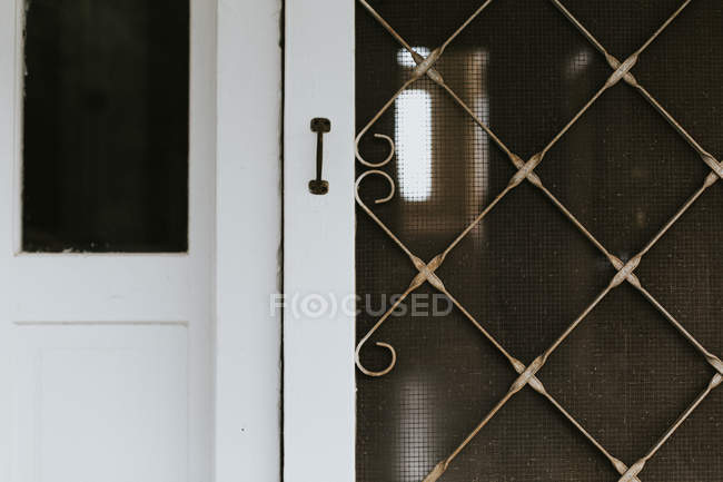 Porte en verre dans la maison — Photo de stock