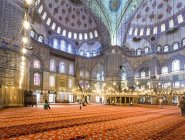 Inner chambers of Sultan Ahmet camii — Stock Photo