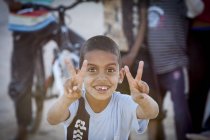 Kind lächelt in Kamera — Stockfoto
